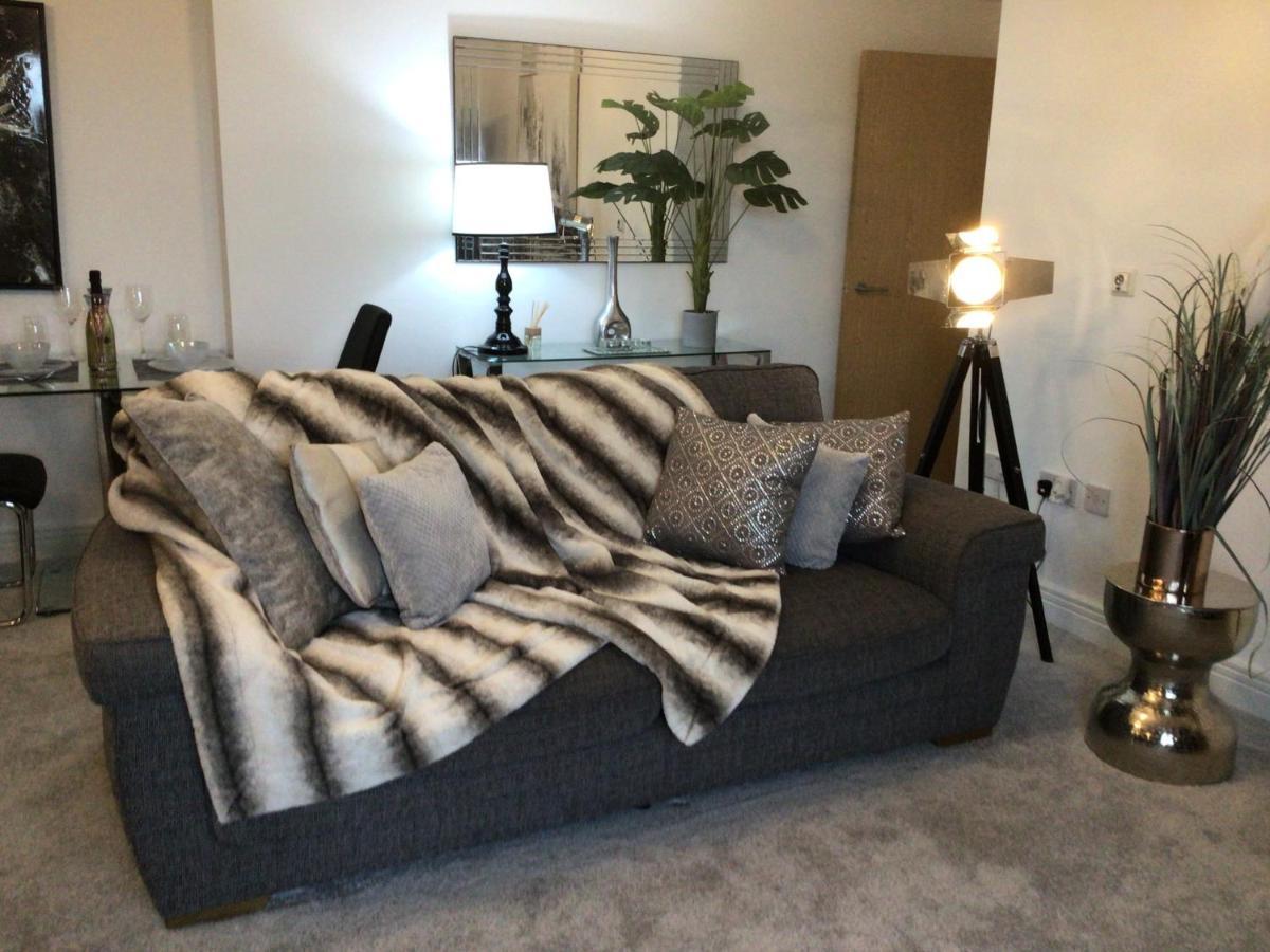Luxurious River View Apartment With Terrace Worcester Kültér fotó