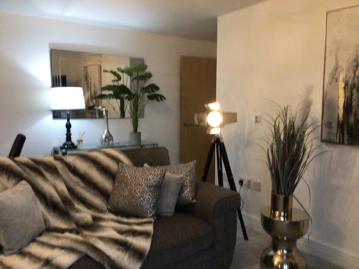 Luxurious River View Apartment With Terrace Worcester Kültér fotó