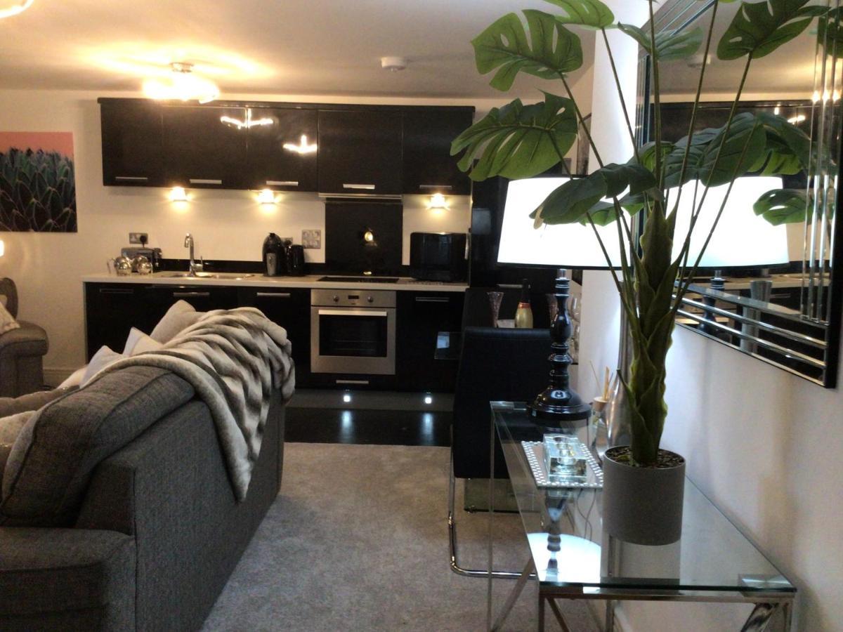 Luxurious River View Apartment With Terrace Worcester Kültér fotó