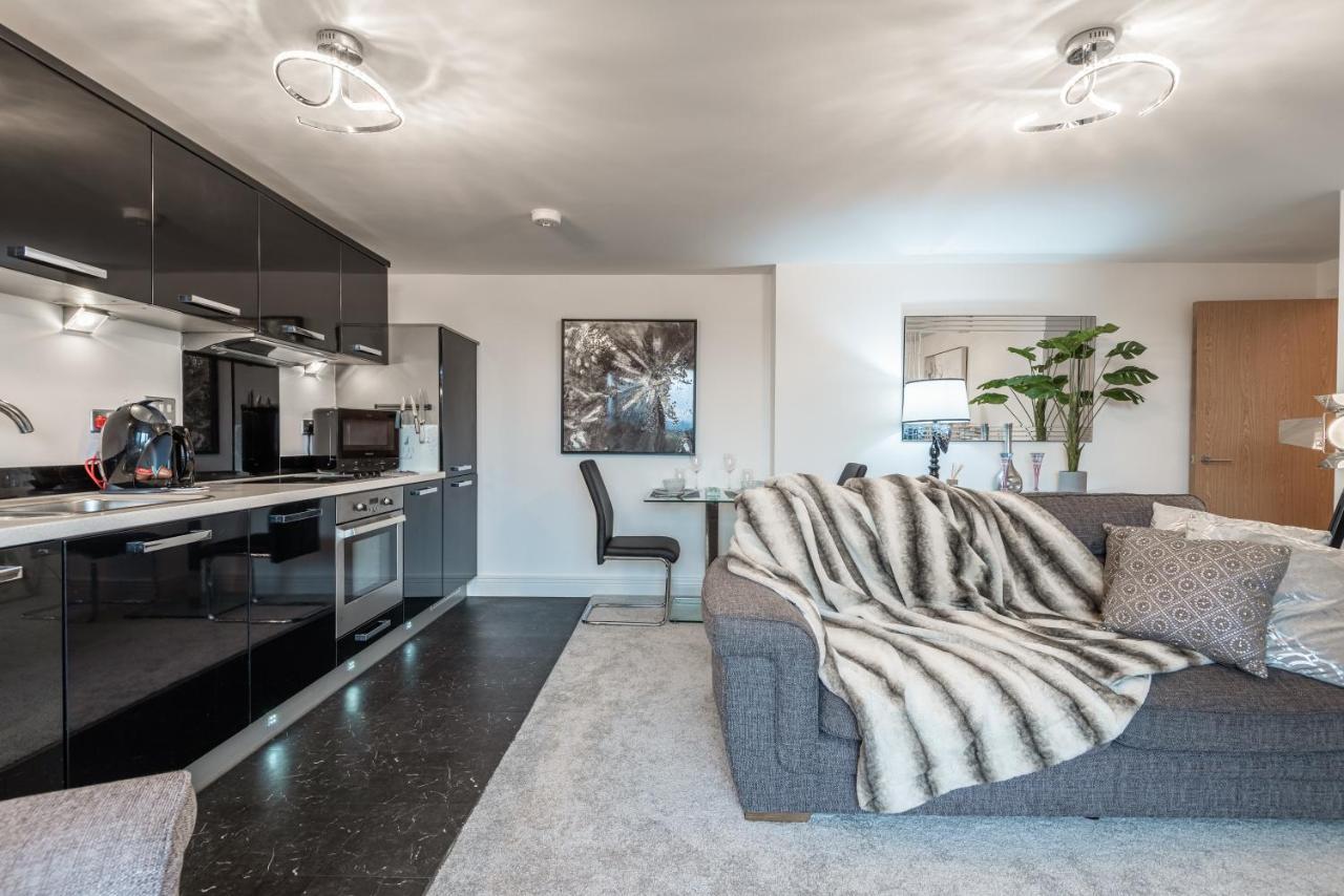 Luxurious River View Apartment With Terrace Worcester Kültér fotó