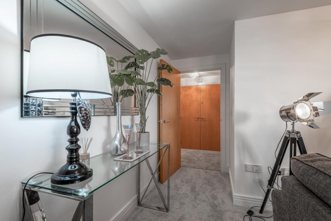 Luxurious River View Apartment With Terrace Worcester Kültér fotó