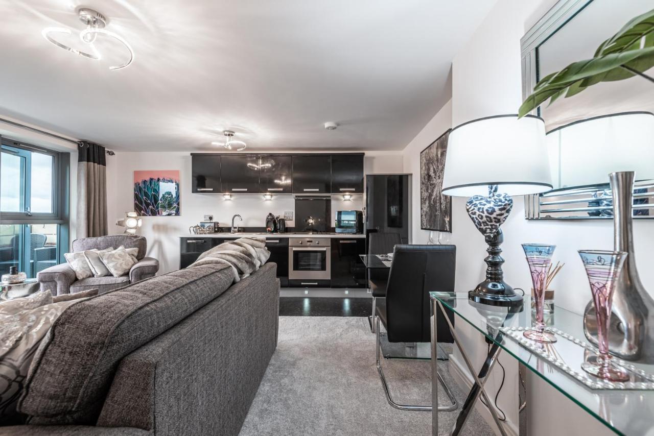 Luxurious River View Apartment With Terrace Worcester Kültér fotó