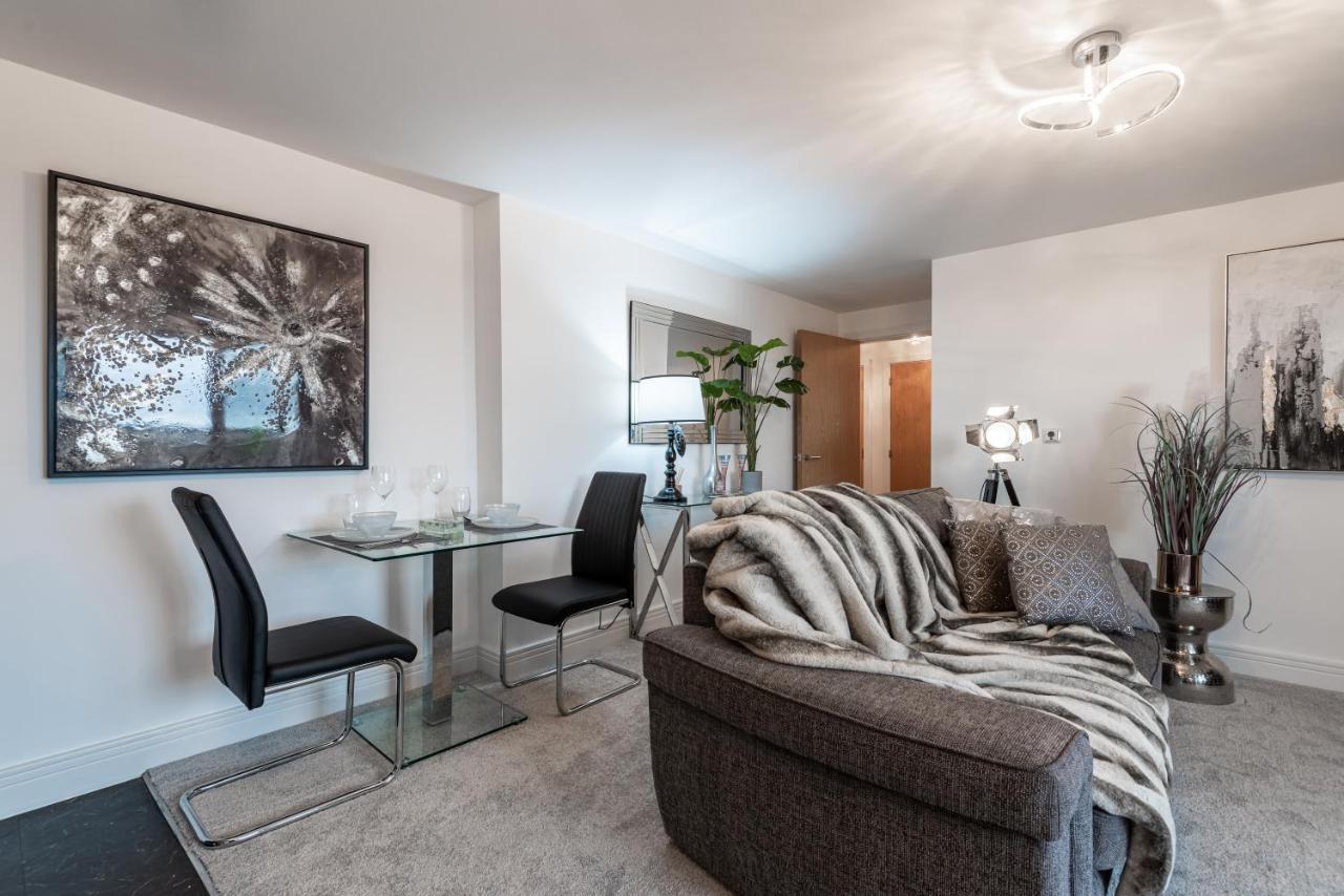 Luxurious River View Apartment With Terrace Worcester Kültér fotó