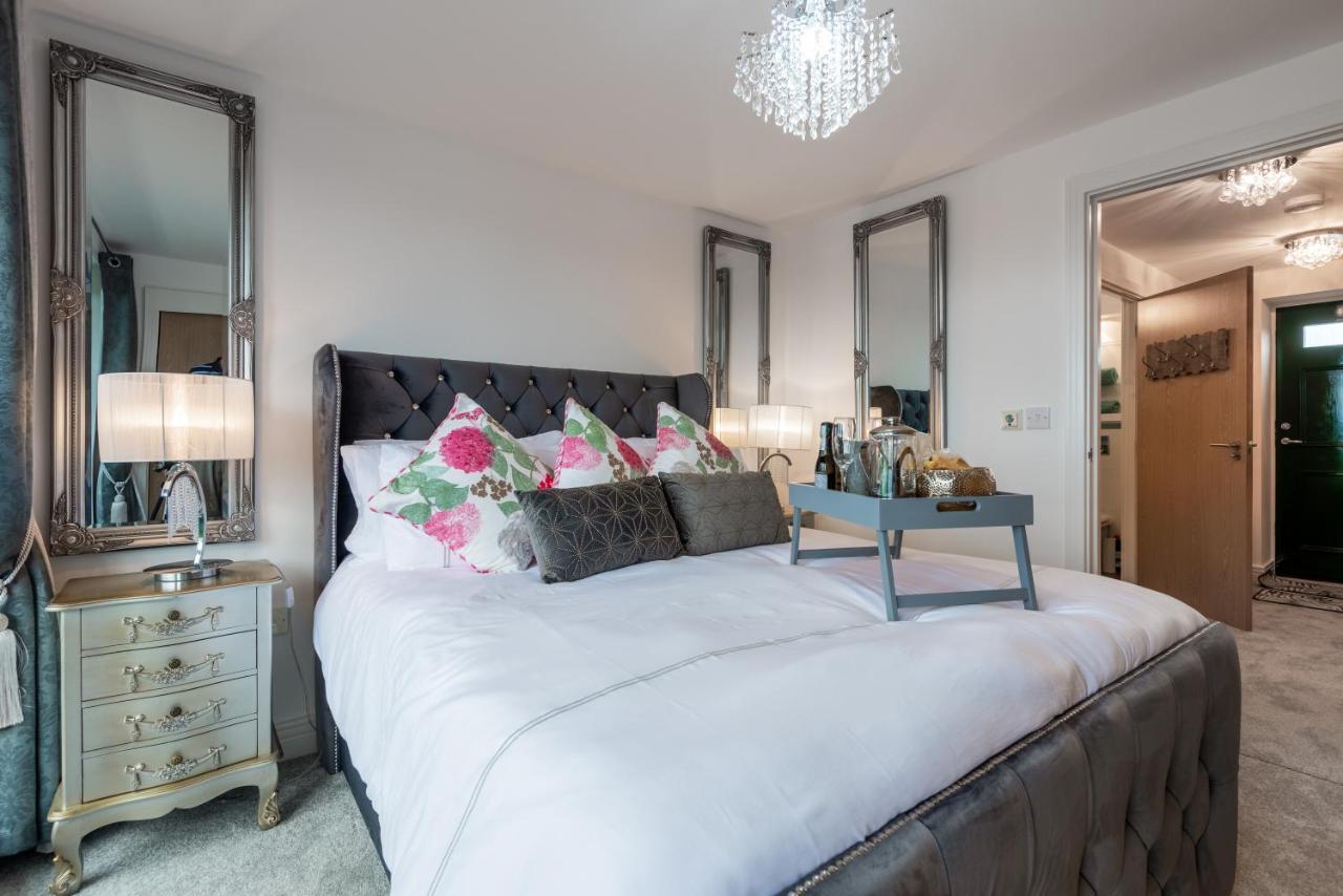 Luxurious River View Apartment With Terrace Worcester Kültér fotó