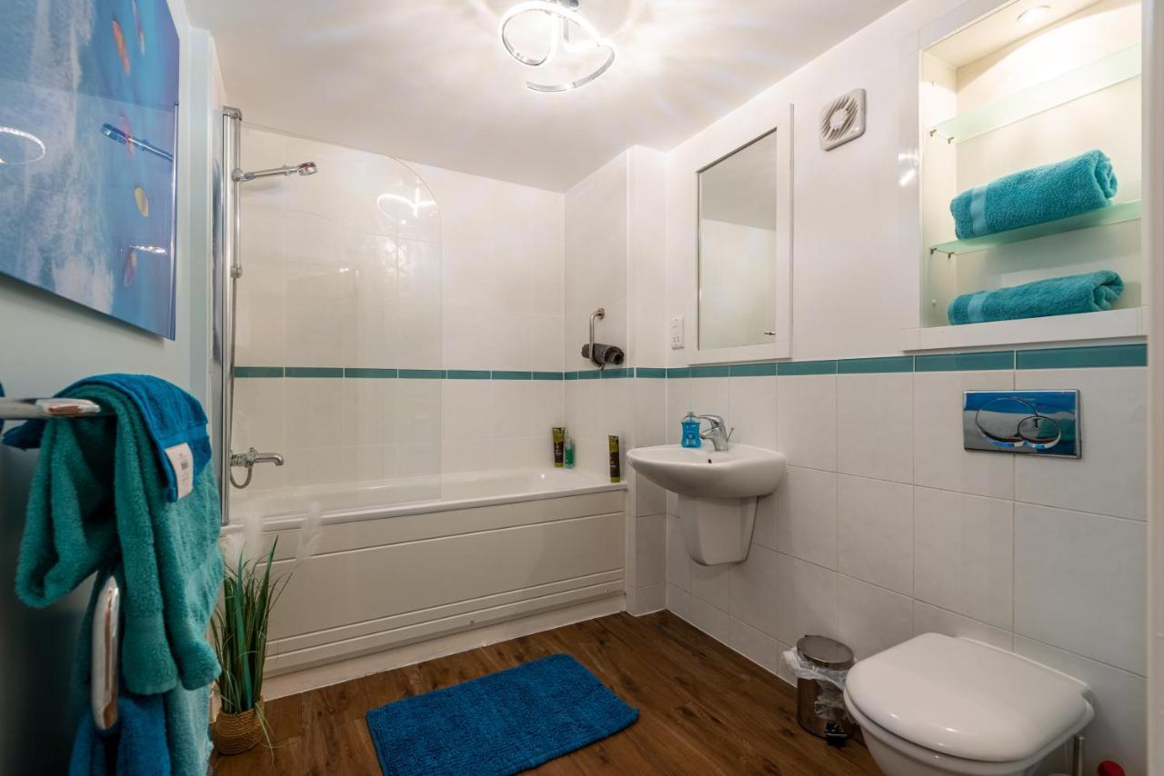 Luxurious River View Apartment With Terrace Worcester Kültér fotó