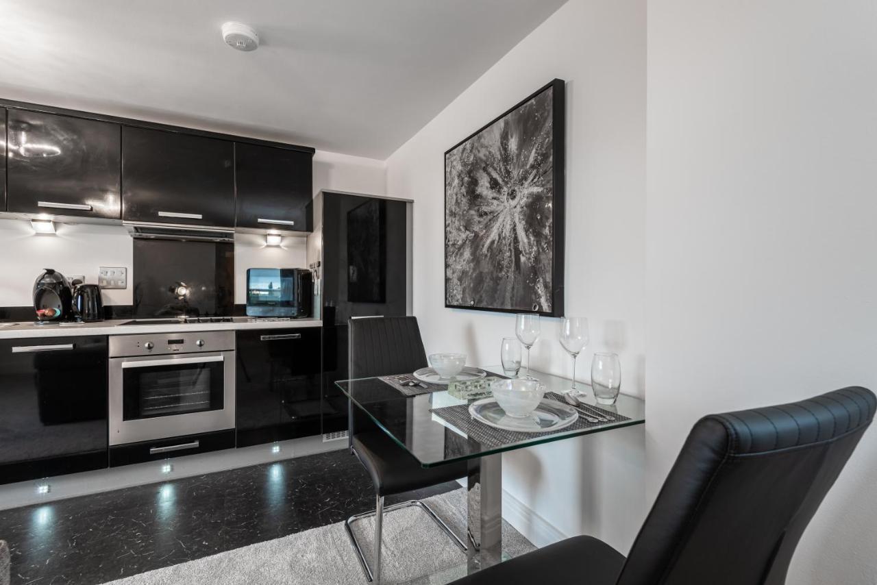 Luxurious River View Apartment With Terrace Worcester Kültér fotó